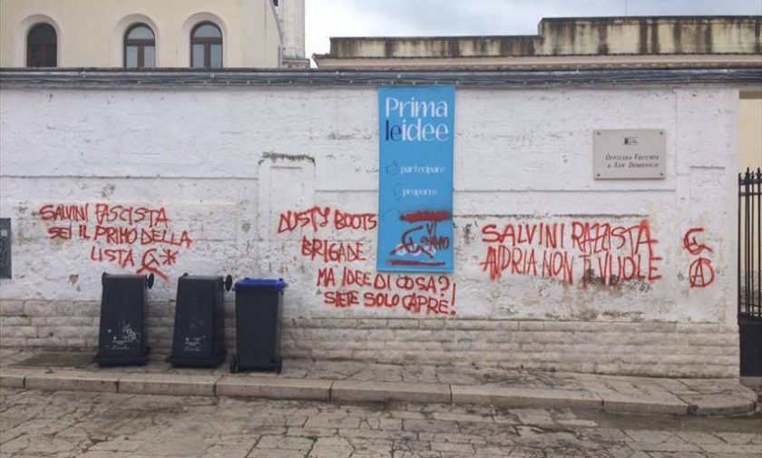 Scritte anti Salvini questa mattina sui muri dell'Officina San Domenico