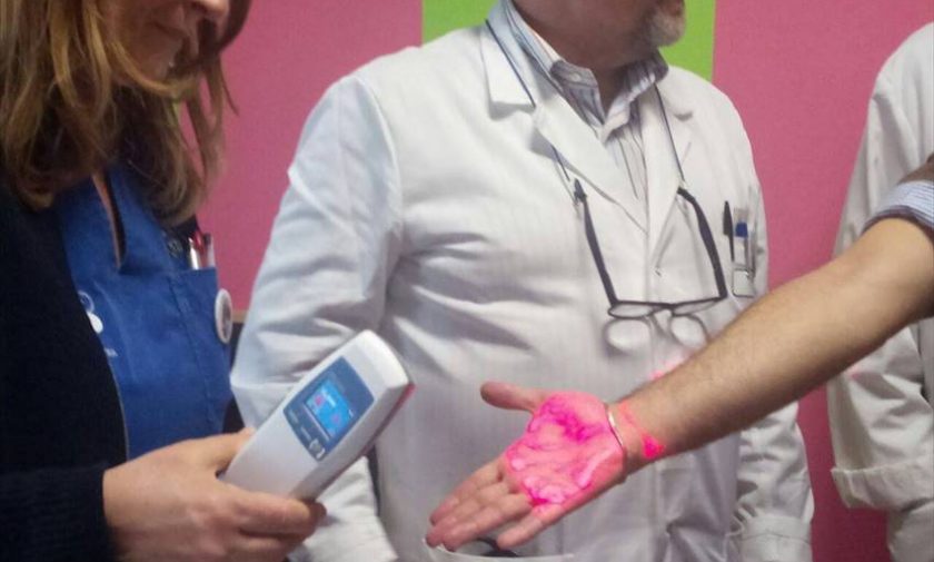 Un tiralatte e uno scanner per la ricerca delle vene dei bambini donati alla Pediatria del "Bonomo" dai consiglieri del Movimento 5 Stelle