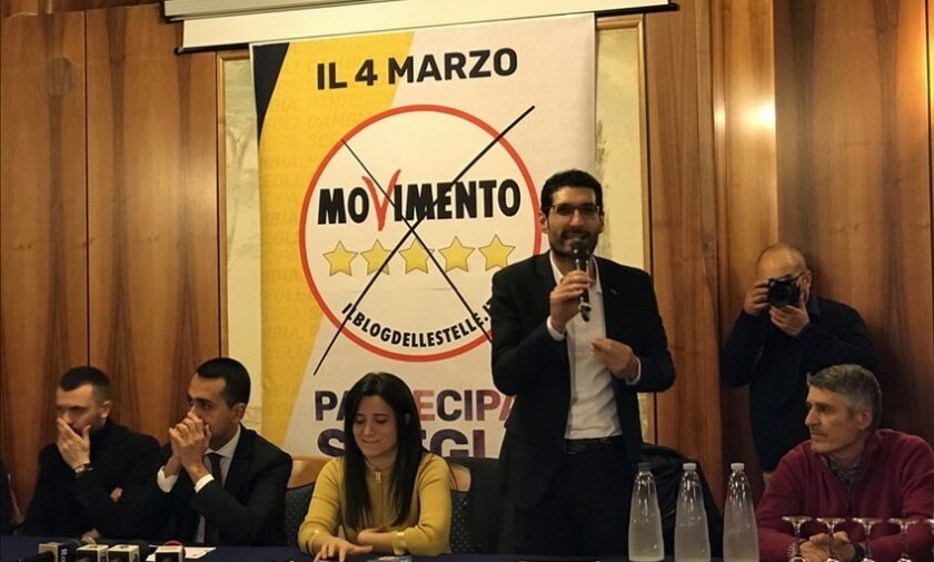 Bagno di folla per Di Maio: «Noi unica alternativa per restituire dignità all’Italia in Europa»