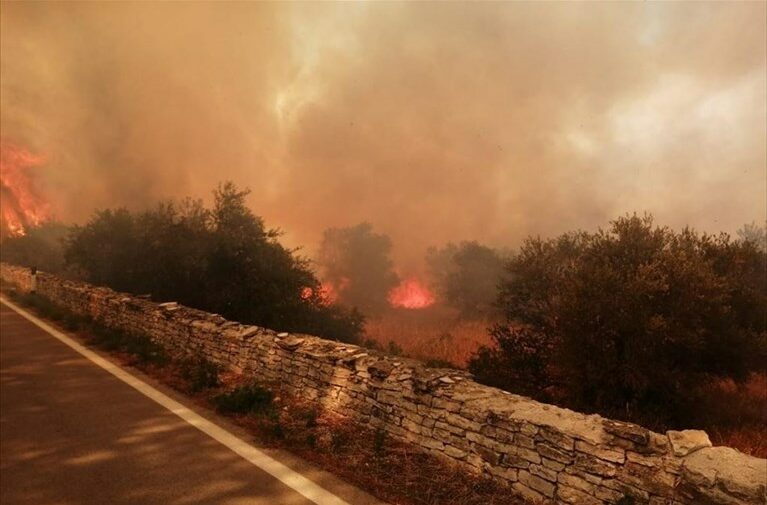 Incendio via Bisceglie e Castel del Monte