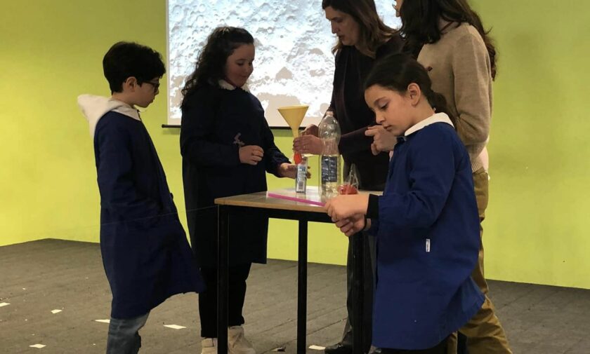 Explaining Physics to Children to Overcome the Gender Gap in Science: A School Experience "greens"