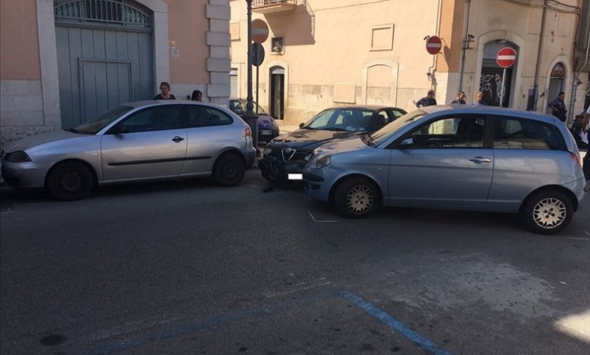 Incidente in via G. Poli: 4 le autovetture coinvolte
