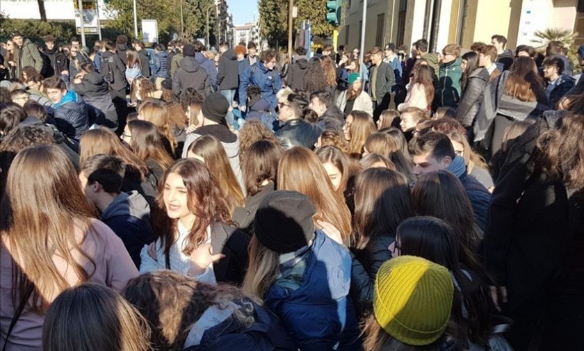 «Per favore non ignorateci» il grido disperato degli studenti alla Provincia