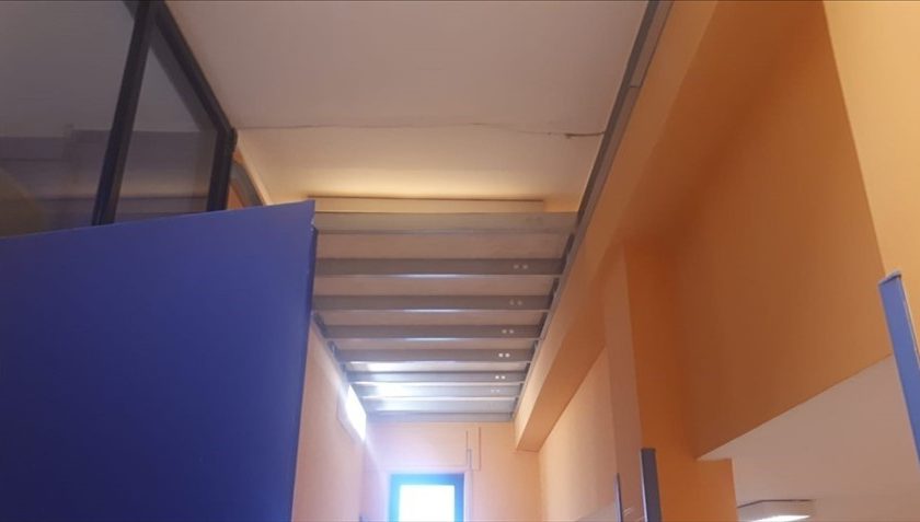 Crolla soffitto ospedale Bonomo: due feriti