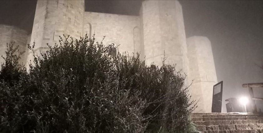 Primi fiocchi di neve a Castel del Monte