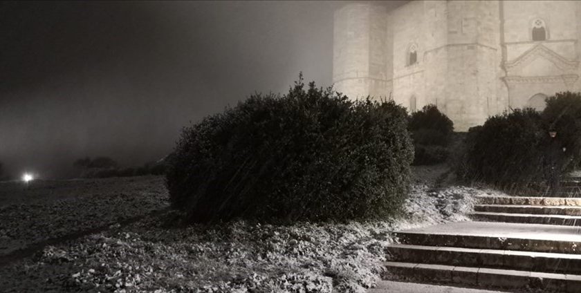 Primi fiocchi di neve a Castel del Monte