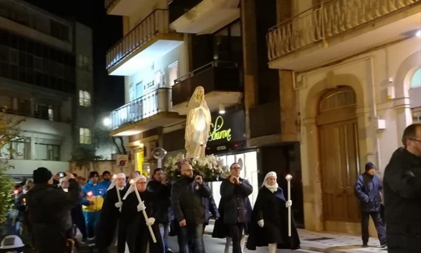 la tradizionale processione con il simulacro della Madonna di Lourdes