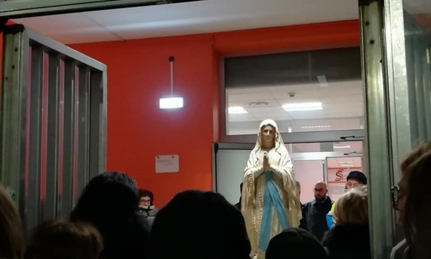 la tradizionale processione con il simulacro della Madonna di Lourdes