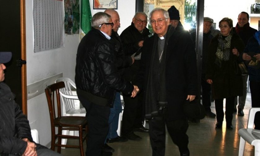 Mons. Mansi in visita al Centro anziani "Club d'Argento"
