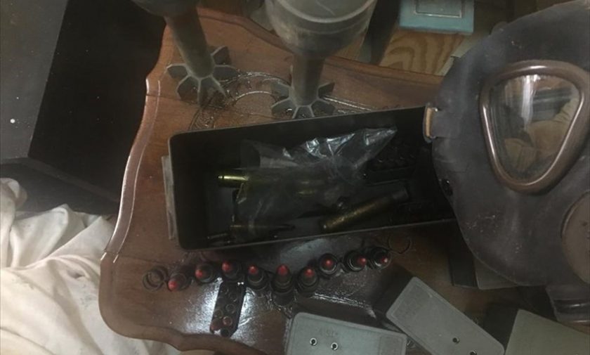 Trova munizioni da guerra mentre ripulisce il ripostiglio: artificieri in azione