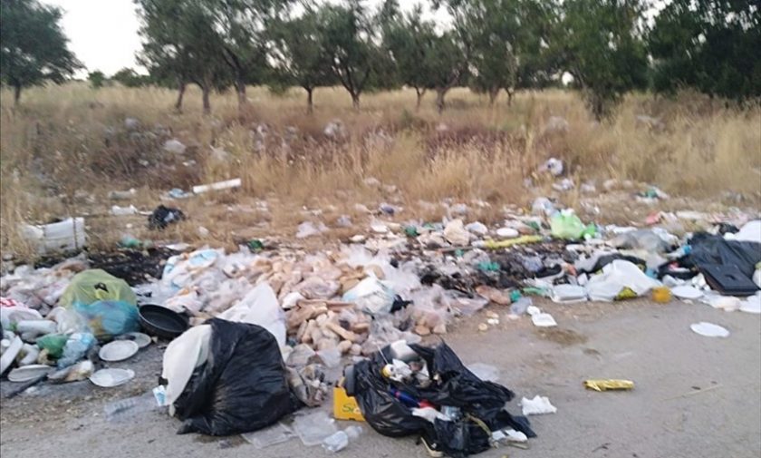 Gli incivili non vanno in vacanza: campagne deturpate da spazzatura abbandonata