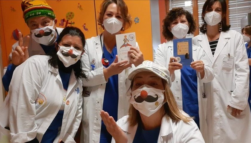 Clowndottori donano libri alla Pediatria